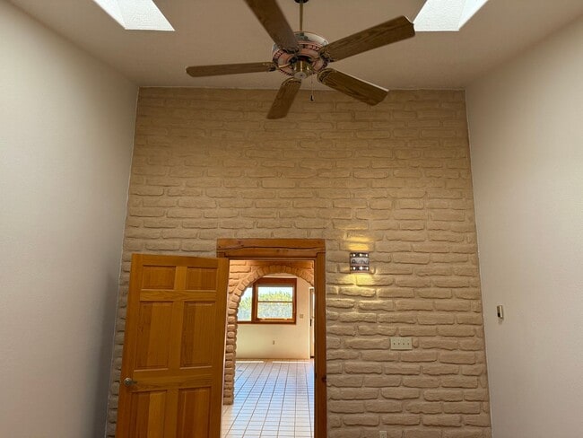 Building Photo - 5 Oriente Ct