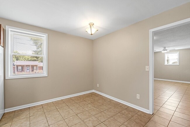 Building Photo - 2 Bedroom 2 Bath Brick Home Nestled In Gre...
