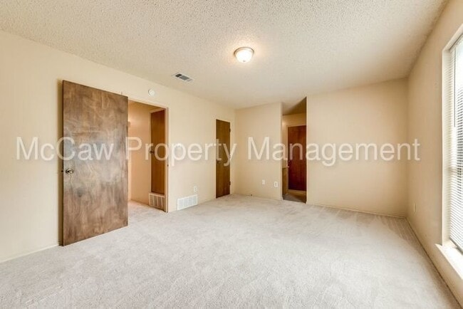 Building Photo - 2913 Green Ridge St