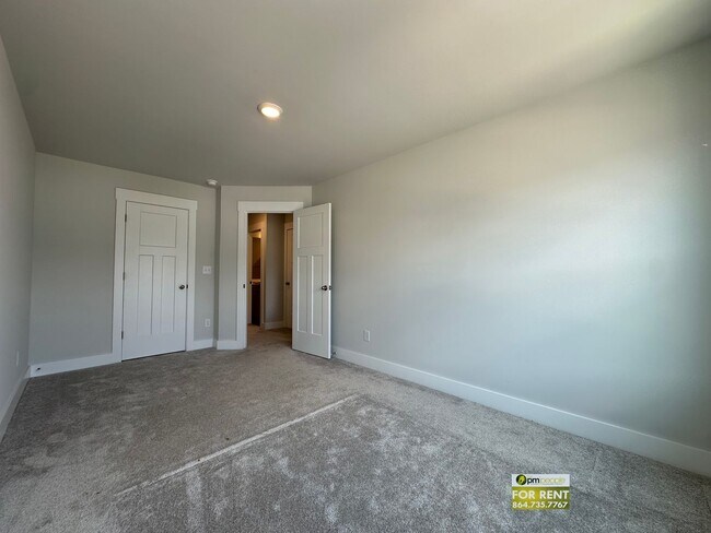 Building Photo - 3/2.5 Townhome Available Now!