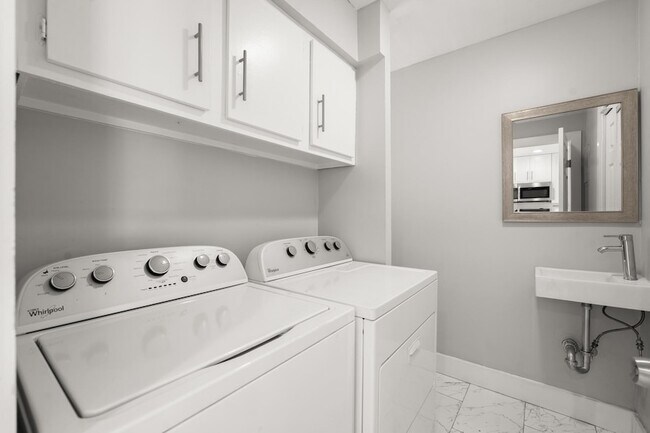 Building Photo - 6410 Chimney Creek Cir