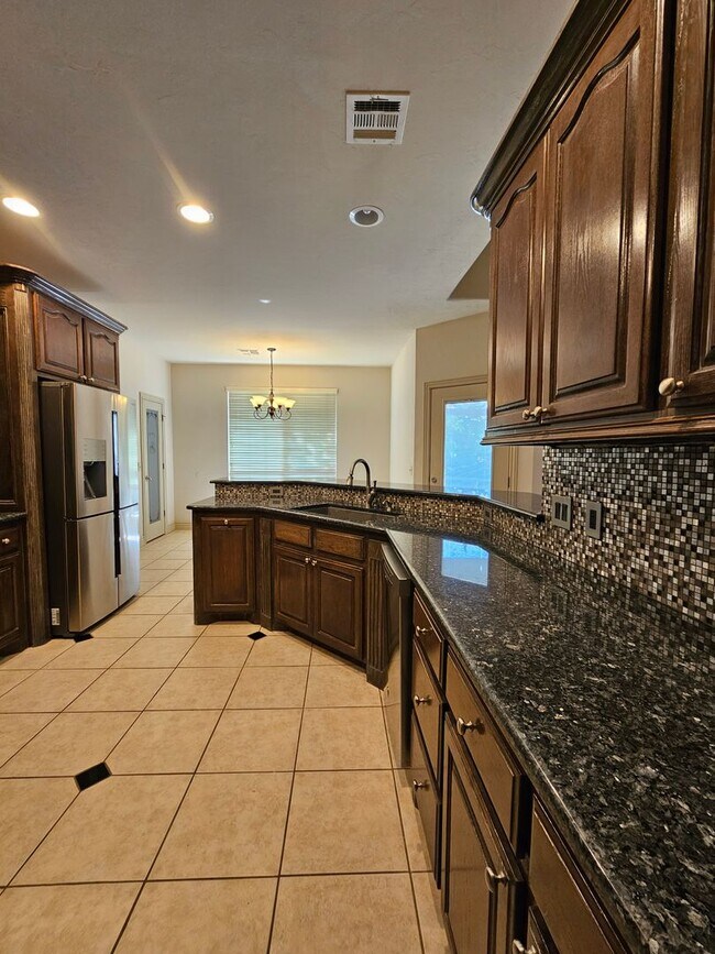 Building Photo - 513 Summit View Ct