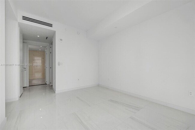 Building Photo - 300 Biscayne Blvd Way