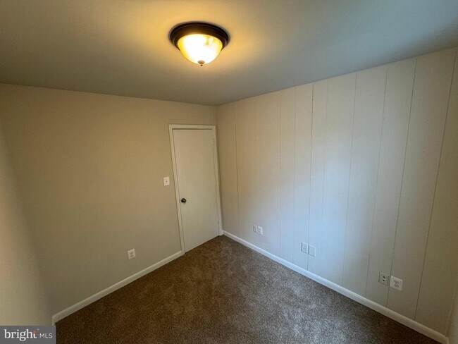 Building Photo - 5140 Redbud Rd