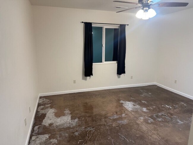 Building Photo - Cute Ranch Style 3 Bedroom 2 Bath Home In ...