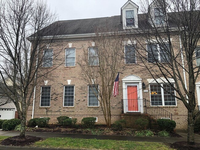 Building Photo - Charming All-Brick Townhome in the Heart o...