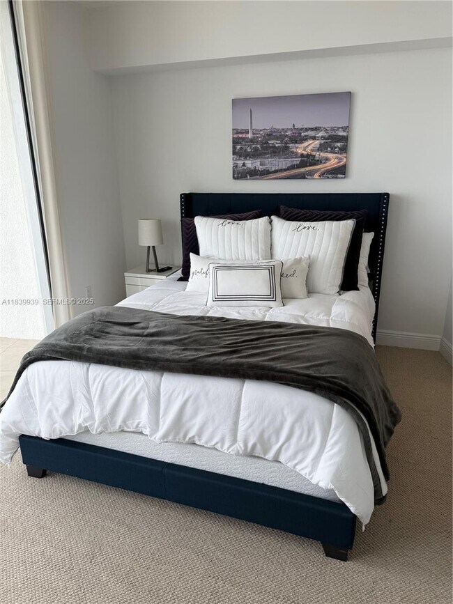 Building Photo - 1750 N Bayshore Dr