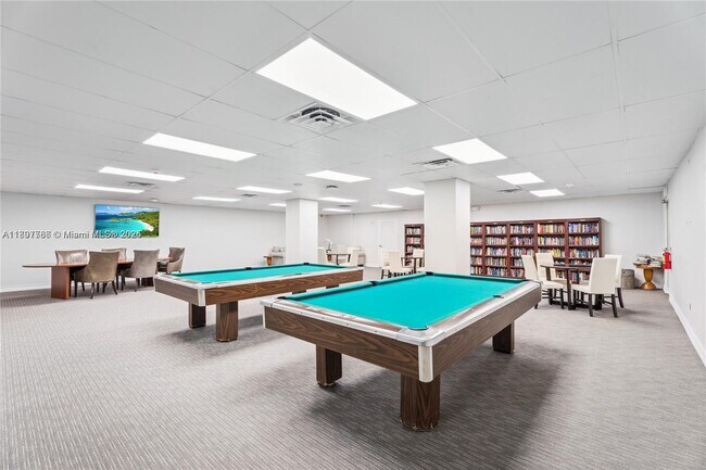 Building Photo - 5005 Collins Ave