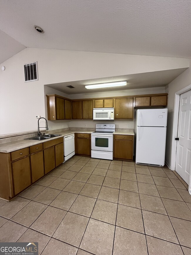 Building Photo - 209 Royal Palms Ave