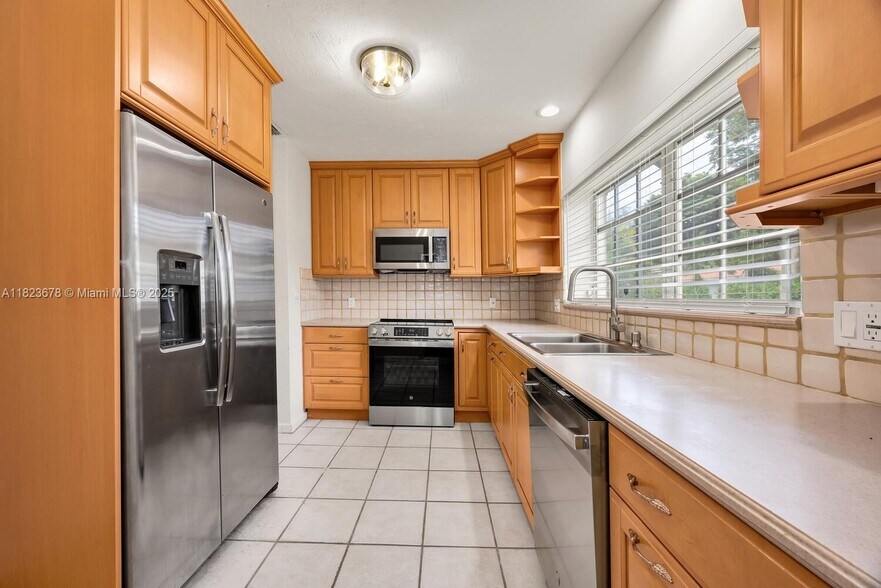 Building Photo - 1340 Sopera Ave