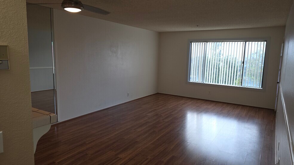 Building Photo - 5990 Dandridge Ln