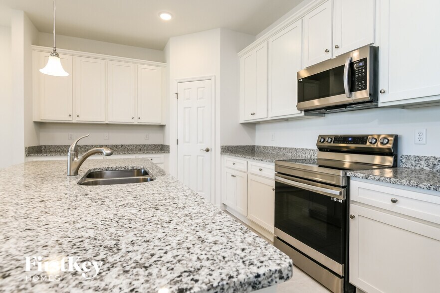 Building Photo - 1260 Spokane Pt