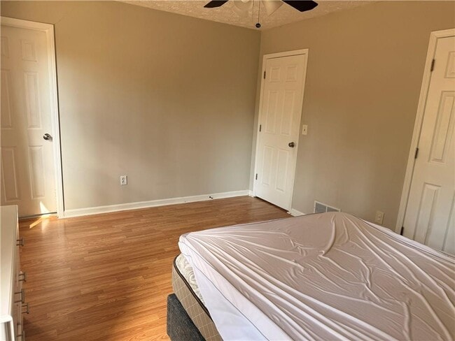 Building Photo - 1424 Shadowbrook Dr