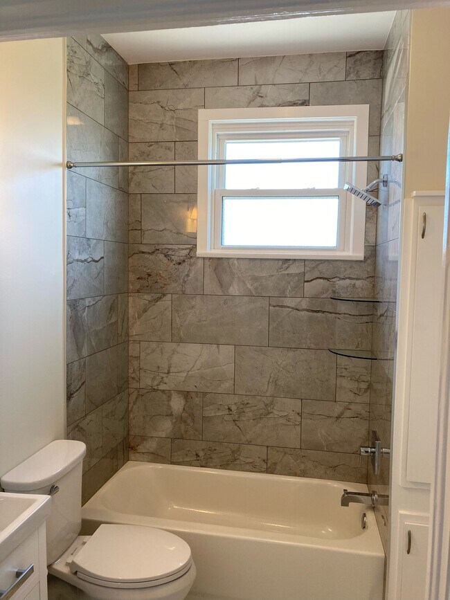 Building Photo - 8810 Oleander St