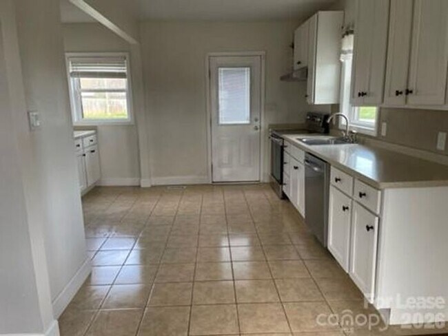 Building Photo - Coming Soon: T.R. Lawing Realty Property