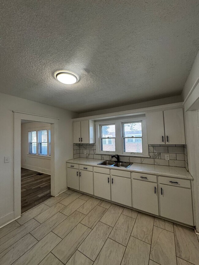 Building Photo - Adorable home located near Amarillo College 3/1/1
