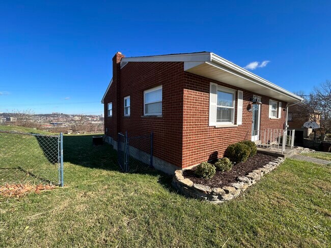 Building Photo - 1246 Hillcrest Ct