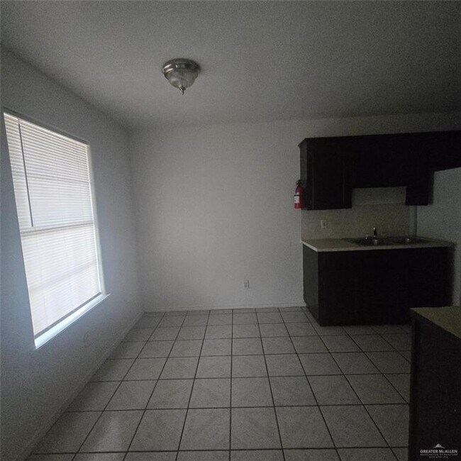 Building Photo - 14 N Alamo St