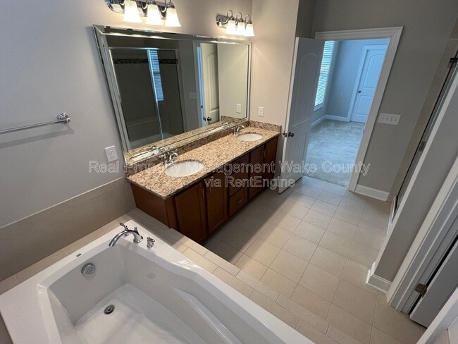 Building Photo - 1351 Gilwood Dr