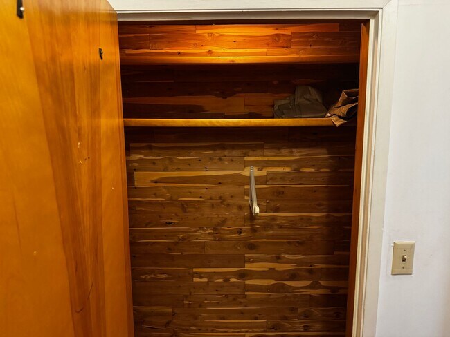 Building Photo - Mid-Century Home with Pool – Heart of Vegas