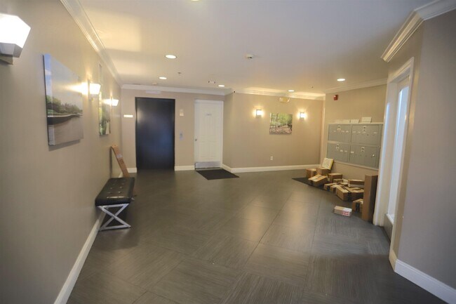 Building Photo - 915 Madison St