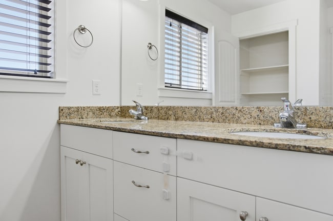 Building Photo - 1259 SilverCrest Dr