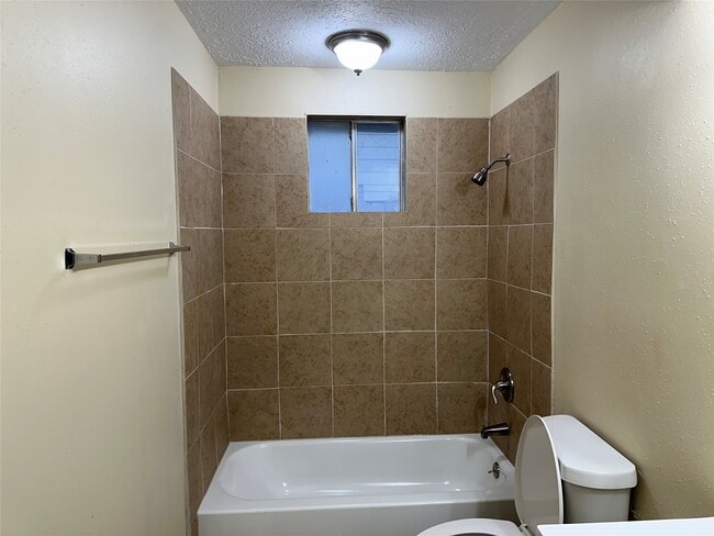 Building Photo - 11511 Misty Glen Ln