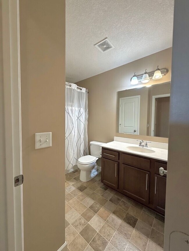 Building Photo - Rare 4 Bedroom End Unit Townhome in The Beautiful Stonemill Farms of Woodbury