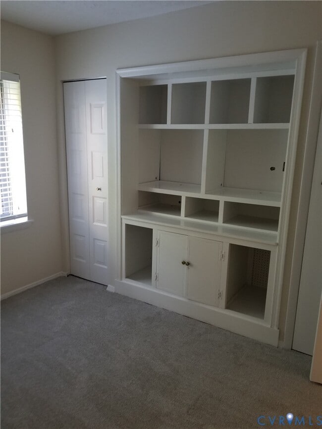 Building Photo - 1505 Largo Rd