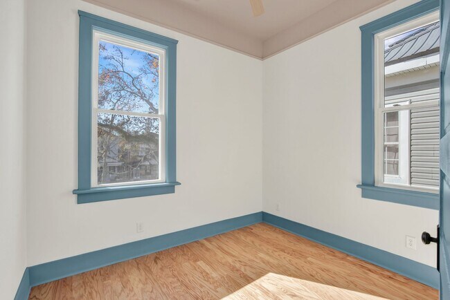 Building Photo - Eastside Beauty