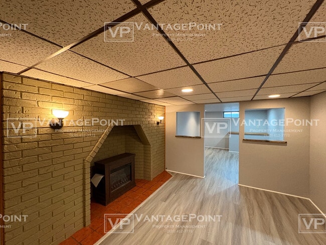 Building Photo - 4220 Hillcrest Dr