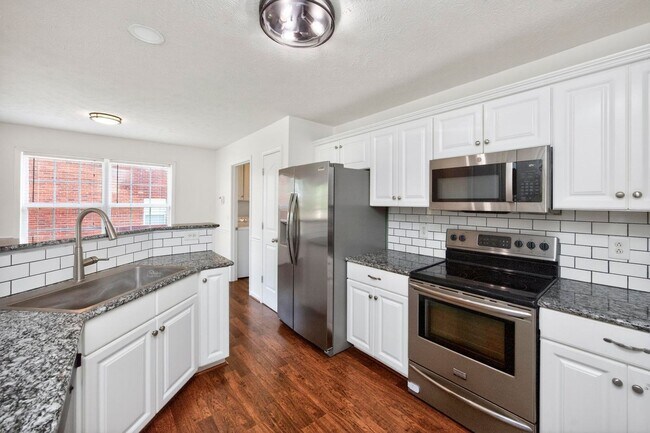 Building Photo - 197 Red Jacket Trce