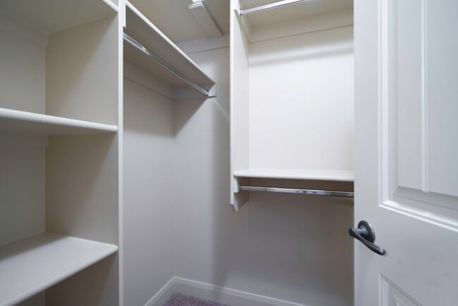 Building Photo - Upgraded 3 Bedroom Townhome in Desirable Southgate Community