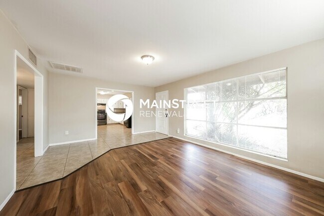 Building Photo - 2 Bedroom Pet-Friendly Home in Phoenix, AZ with Main Street Renewal
