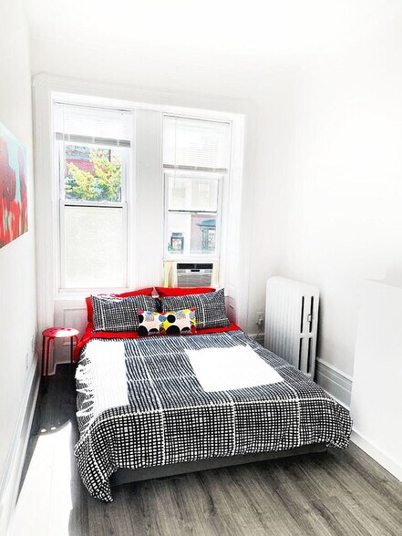 Building Photo - 206 W 138th St