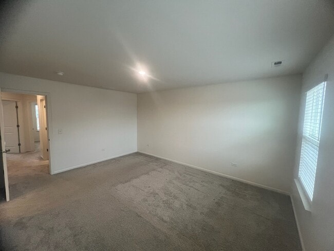 Building Photo - 285 Lakeshore Dr