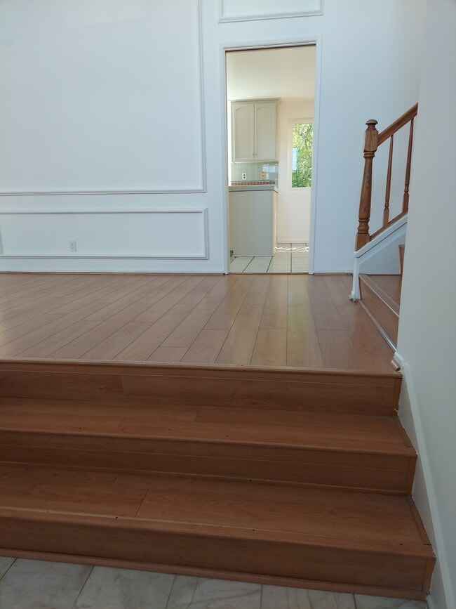 Building Photo - 15702 Sunburst Ln