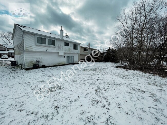 Building Photo - **COMING SOON AVAILABLE FOR SHOWINGS 10/8/...
