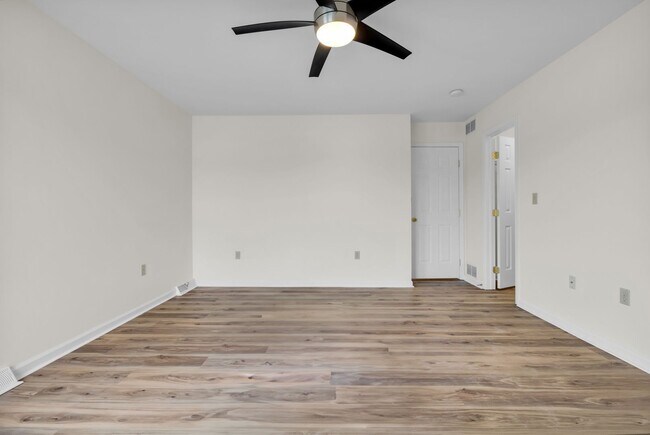 Building Photo - Charming 3BR Northampton Home – Cozy Livin...