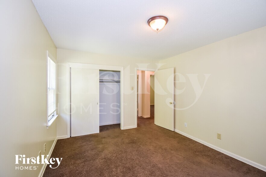 Building Photo - 2905 Kenneth St