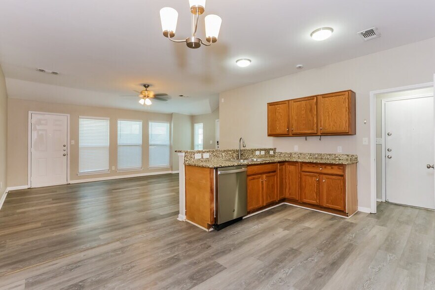 Building Photo - 825 Cruise St