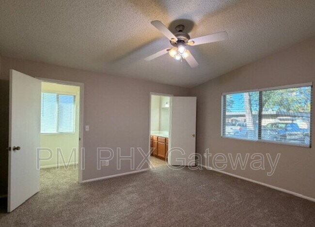 Building Photo - 5135 E Evergreen St