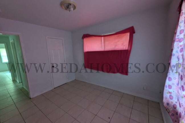 Building Photo - 2908 Wipprecht St