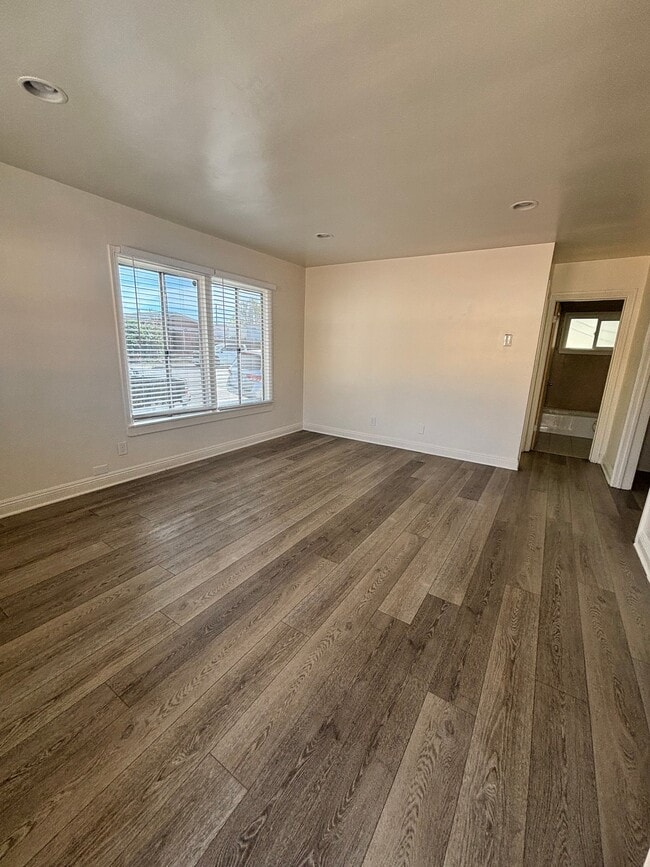 Building Photo - 809 Alamitos Ave