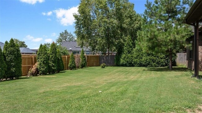 Building Photo - 610 Lyndal Ln
