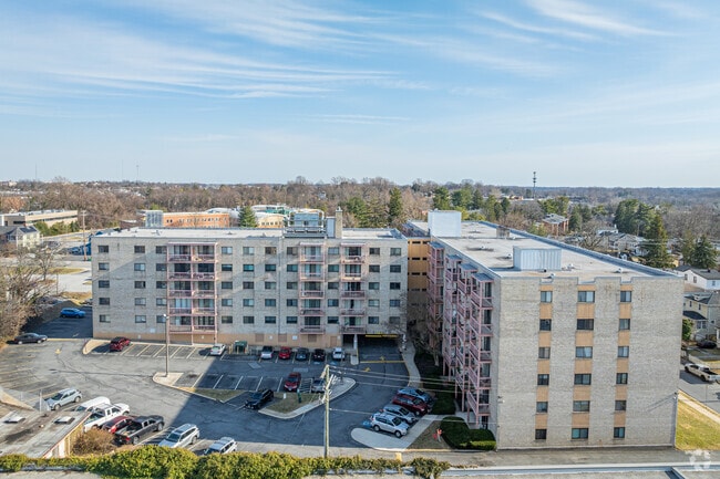 Building Photo - 130 Slade Ave