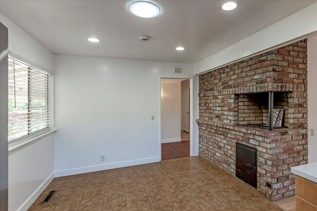 Building Photo - Terrific Sunnyvale Home
