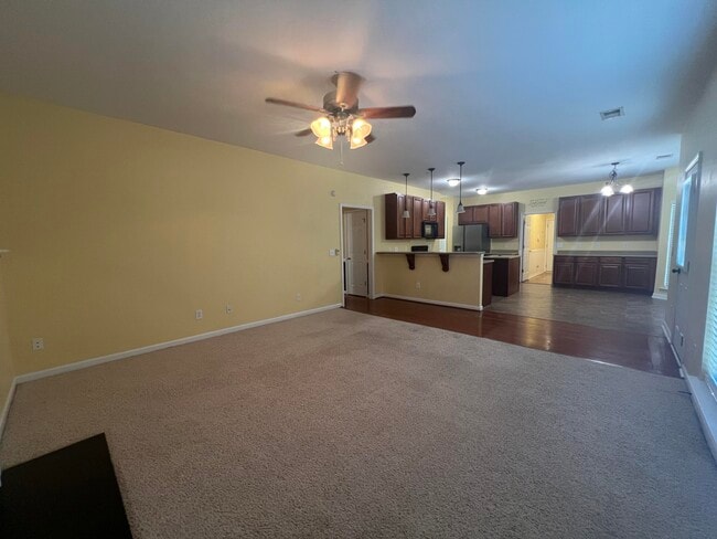 Building Photo - 565 Batty Way