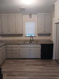 Building Photo - 319 W Clarendon Dr
