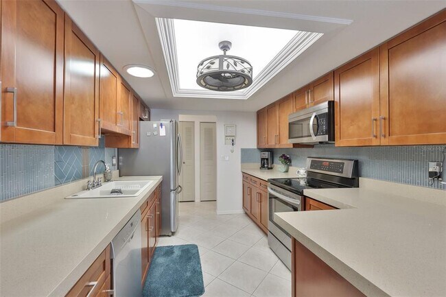 Building Photo - 2035 Hampstead Cir